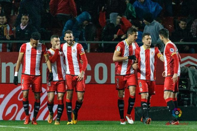 Los jugadores del Girona celebran un gol ante el Athletic.