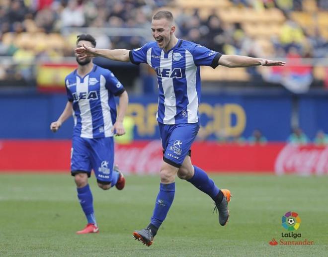 Ely celebra su gol con el Alavés ante el Villarreal.