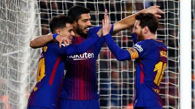 Coutinho, Suárez y Messi celebran el cuarto tanto.