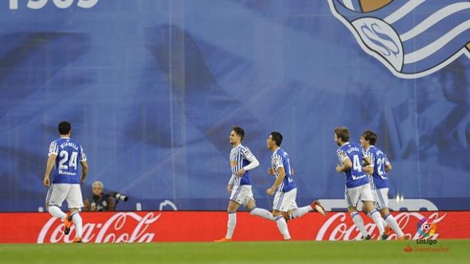 La Real Sociedad celebra el gol de Héctor Moreno al Alavés.