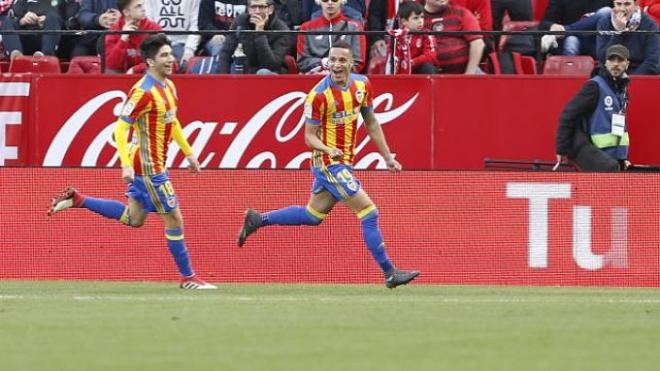 Rodrigo marcó los dos goles del partido.