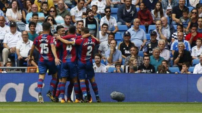 Los jugadores del Levante celebran el 0-1.