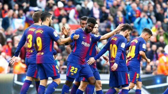 Los jugadores del Barcelona celebran el gol de Umtiti.