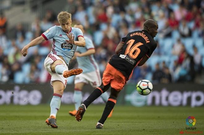 Wass y Kondogbia, durante el Celta-Valencia.