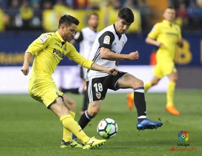 Rukavina y Soler, durante el Villarreal-Valencia (1-1).