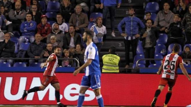 Los futbolistas del Girona celebran uno de los goles.