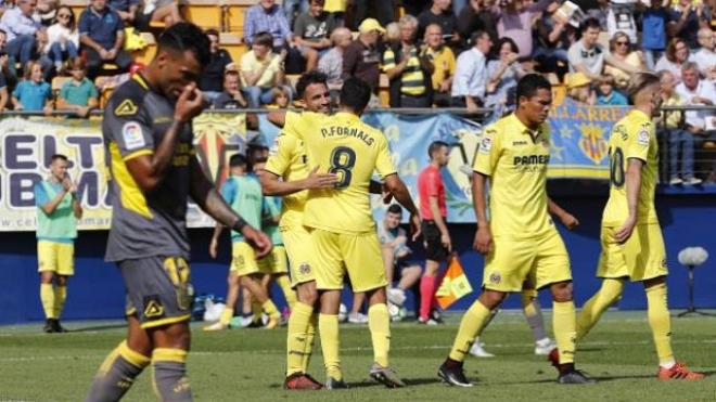 Los castellonenses celebran el tanto de Mario Gaspar.