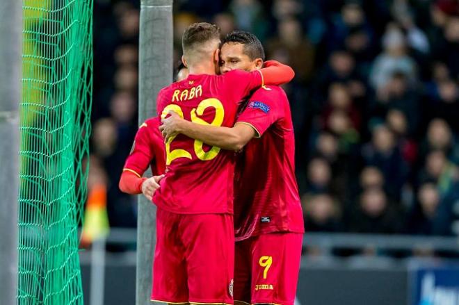 Los jugadores del Villarreal celebran el 1-1.