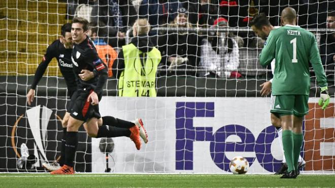 Córdoba y Aduriz celebran el primer gol del Athletic.