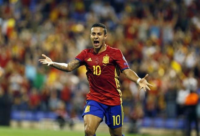 Thiago celebra su gol con España ante Albania.