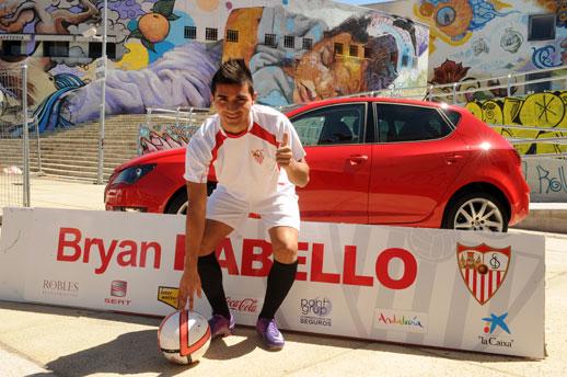 Rabello, en su presentación con el SEAT de fondo.