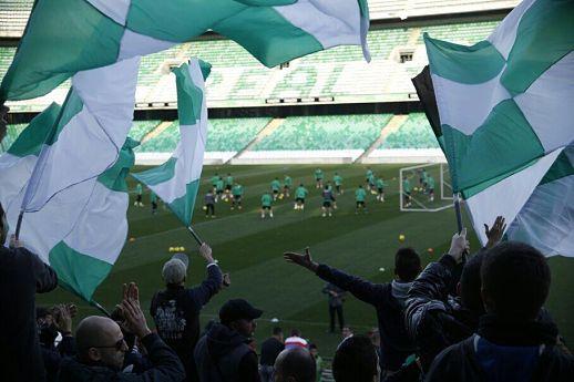 Imagen de aficionados en un entrenamiento del primer equipo.