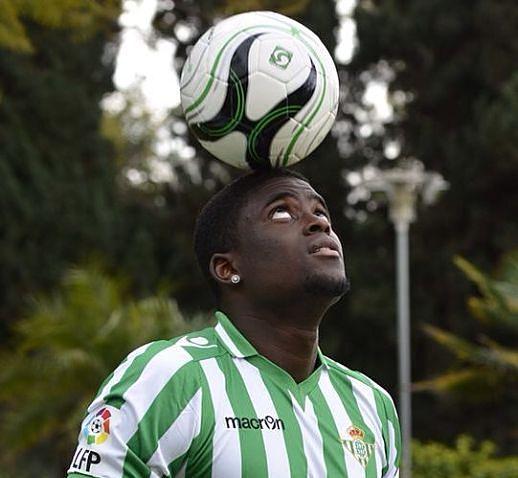 N'Diaye en su presentación con el Betis.