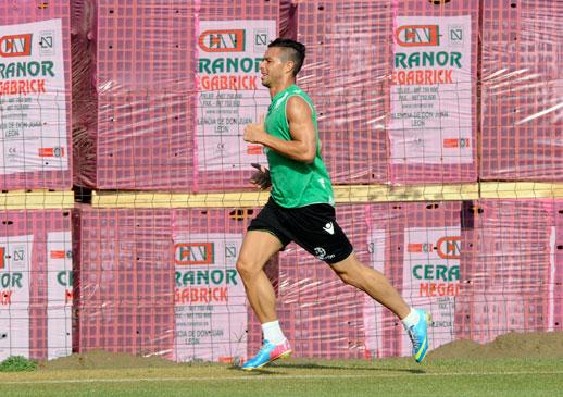 Rubén Castro corre en un entrenamiento.