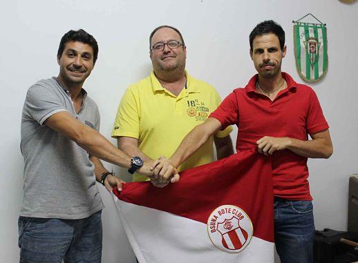 Presentación de los técnicos junto al presidente.