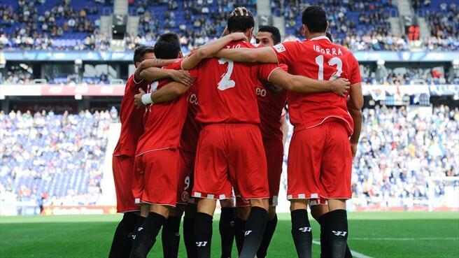 Los jugadores celebran uno de los goles ante el Español.