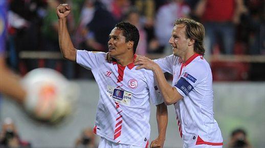 Bacca celebra un gol anotado con el Sevilla en Europa.