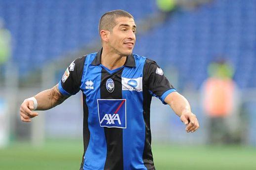 Carmona, en un partido con el Atalanta.