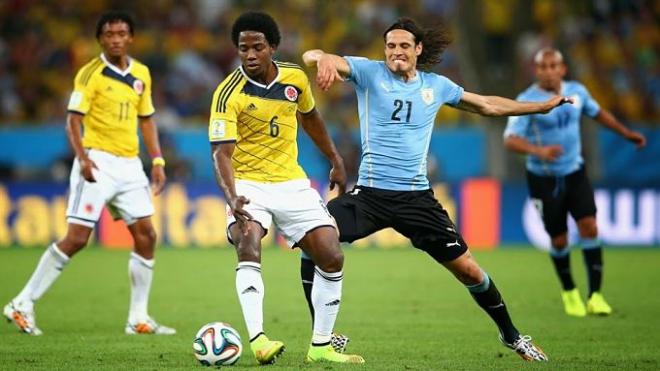 Sánchez pelea con Cavani en el Colombia-Uruguay.