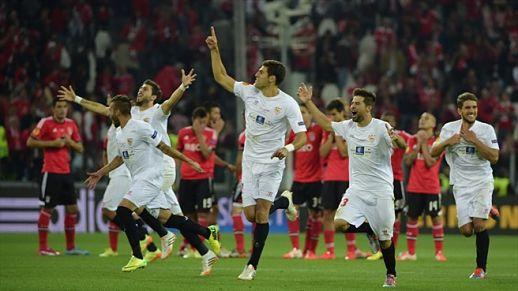 El Sevilla celebra la victoria sobre el Benfica en Turín.