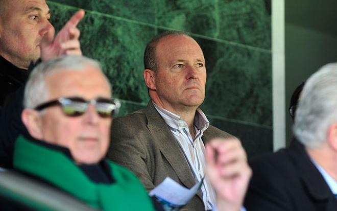 Pepe Mel, en el palco del Benito Villamarín.