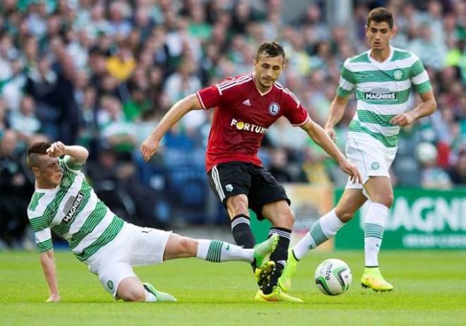 Jodlowiec, disputando la previa de la Champions ante el Celtic.