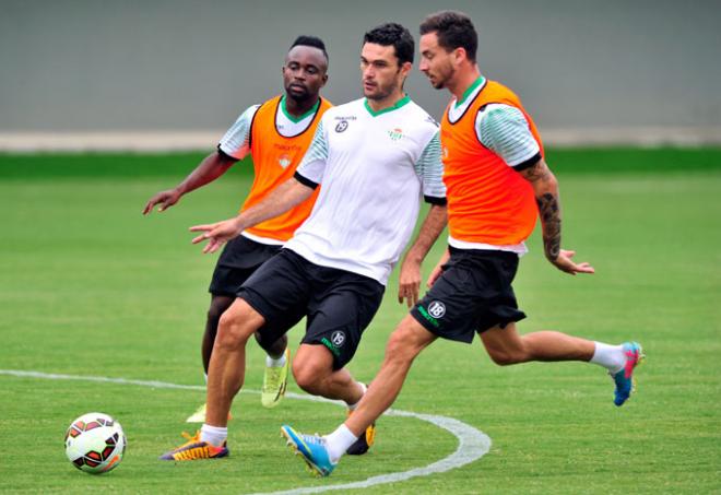 Jorge Molina, en un entrenamiento del Betis.