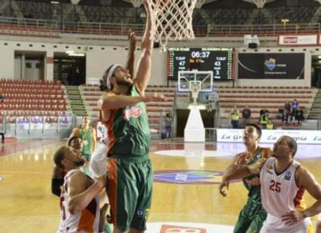 Instante del partido entre el Baloncesto Sevilla y la Virtus.