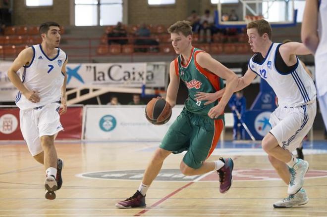 Leo Cizmic hizo 24 puntos en el partido.