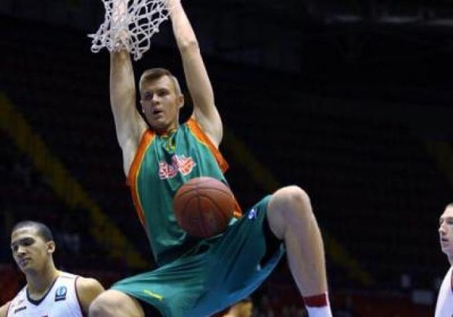 Porziņģis, jugador del Baloncesto Sevilla.