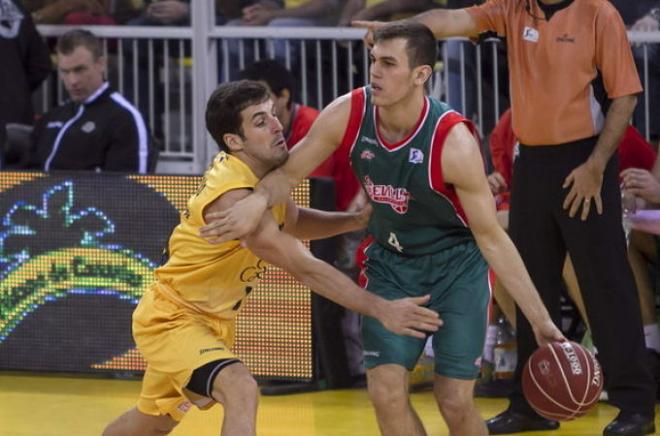 Radicevic frente al Herbalife Gran Canaria.