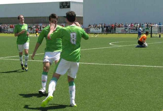 El AD San Juan celebrando un gol el pasado domingo (Foto: www.navarrafutbolclic.com)