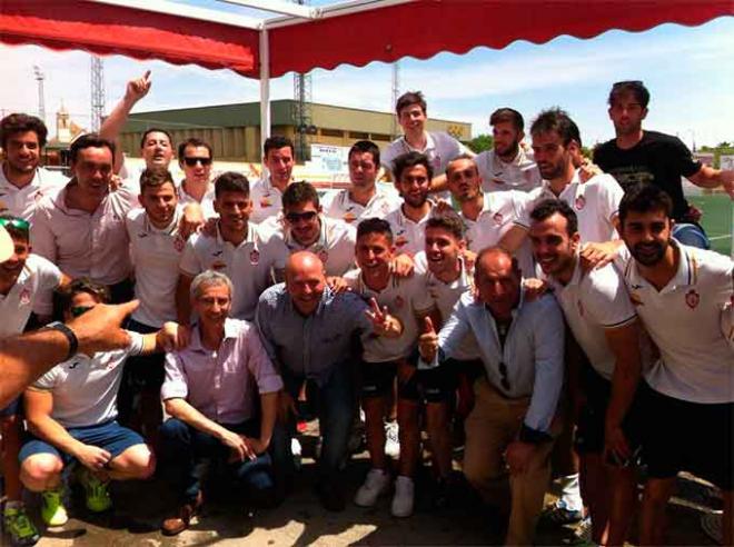 Los utreranos celebrando la victoria ante el Pozoblanco