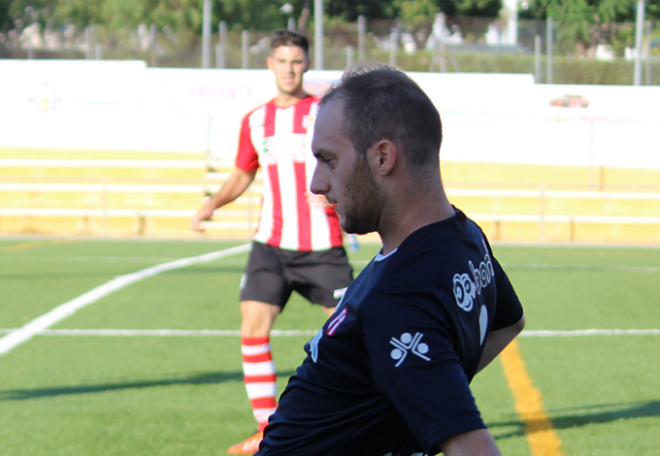 Iván de la Cal en un partido de esta semana cuando estaba probando.