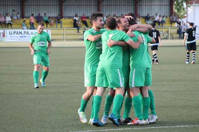 La Liara celebrando un gol durante el partido que le llevó a segunda andaluza