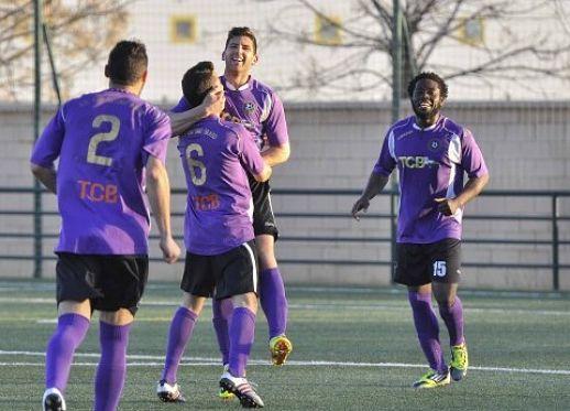 Los jugadores del San Antonio celebran un gol.