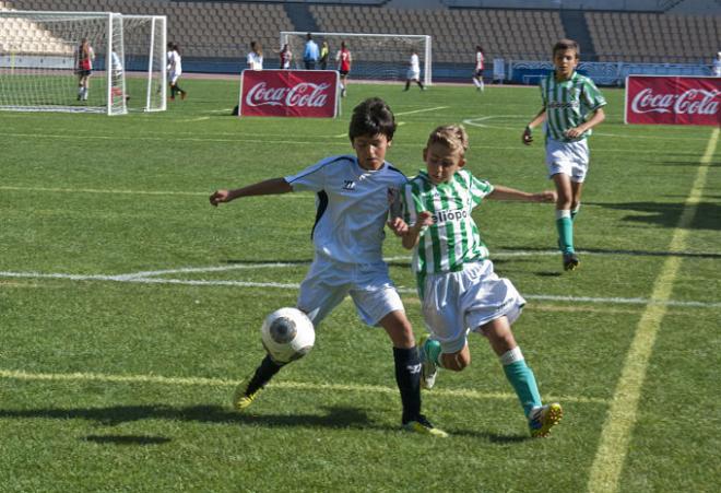 El Sevilla y el Betis disputando una de las finales.