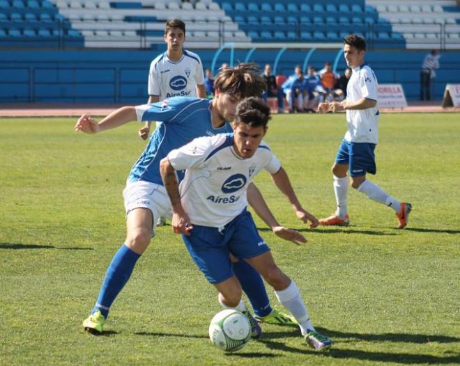 La lucha por el ascenso en primera andaluza está preciosa (Foto: JL Mitchell)