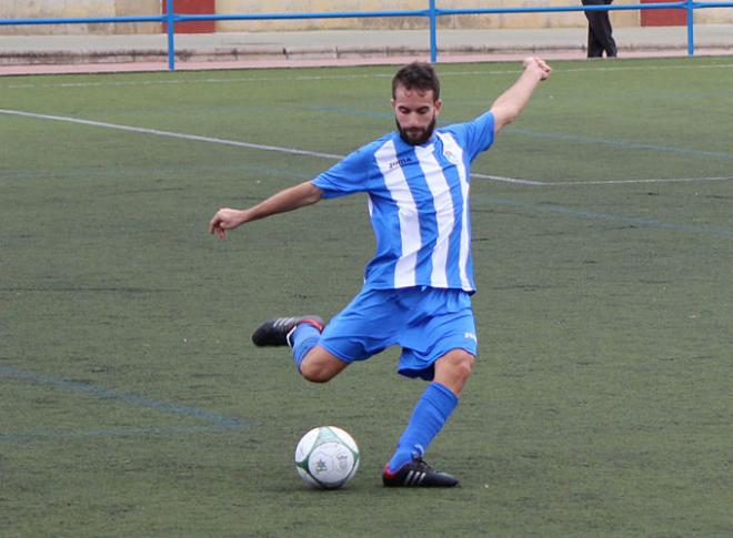 El partido tuvo que detenerse a causa de la lluvia (Foto: E.J)