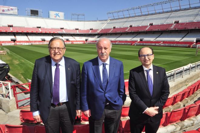 Herrera, Del Bosque y Castro, en el Sánchez-Pizjuán.