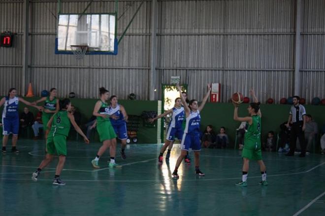 Imagen del partido entre el Club Náutico y el ADEBA.