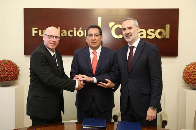 El Baloncesto Sevilla y la Fundación Cajasol renuevan su acuerdo.