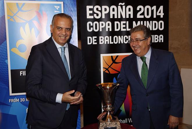 Juan Ignacio Zoido y José Luis Sáez, en la presentación del acto.