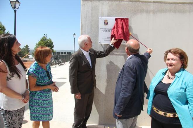 Luciano Alonso inaugura el nuevo pabellón.