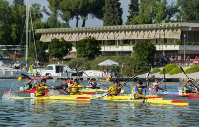 El Náutico ha mandado en el Guadalquivir.