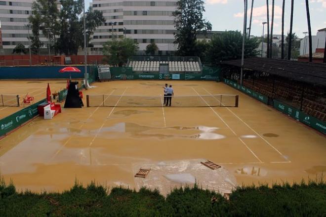 La Copa de Sevilla, detenida por la lluvia.