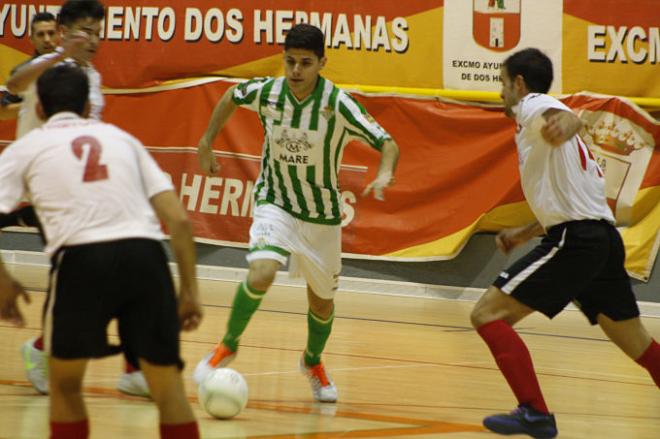 Lance del partido entre el Betis FSN y el Mundoseguros Triana.