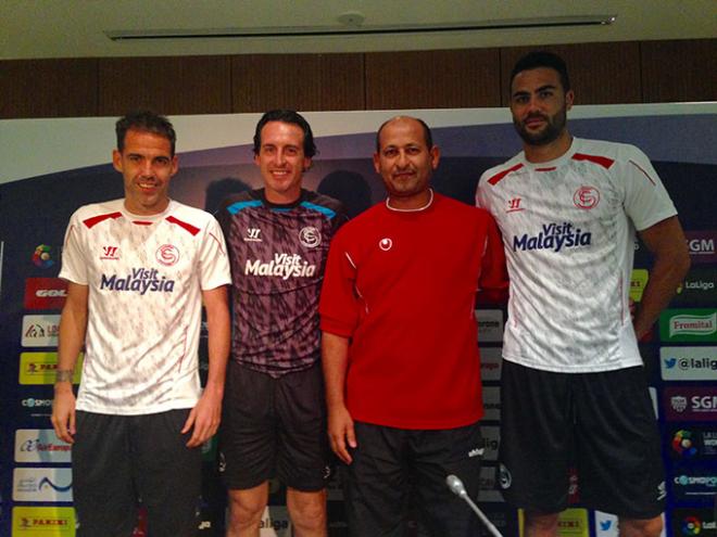 Navarro, Emery e Iborra, en Marruecos.