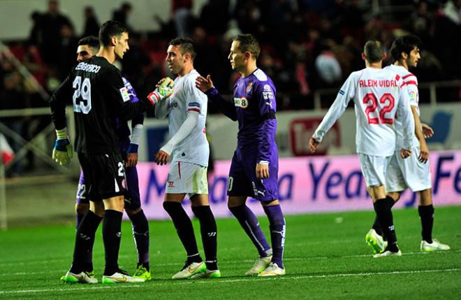 Sergio Rico, junto a sus compañeros en la segunda parte.