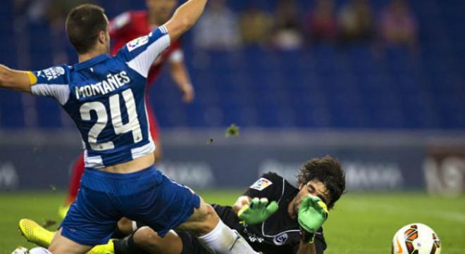 Barbosa, en una acción del partido ante el Espanyol.